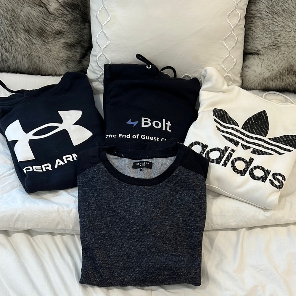 Bundle set of mens size medium hoodies & sweatshirt